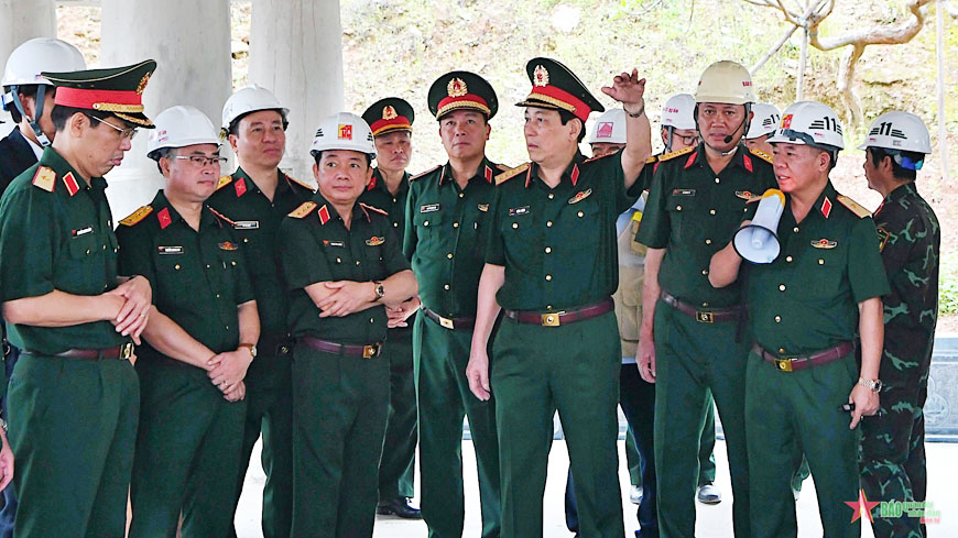 Đại tướng Lương Cường kiểm tra công trường dự án Bảo tàng Lịch sử quân sự Việt Nam